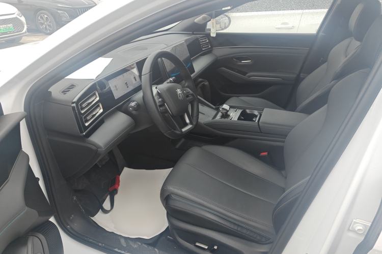Used BYD Qin L 2025 DM-i Smart Drive 120KM Superior Model Left Front Seat