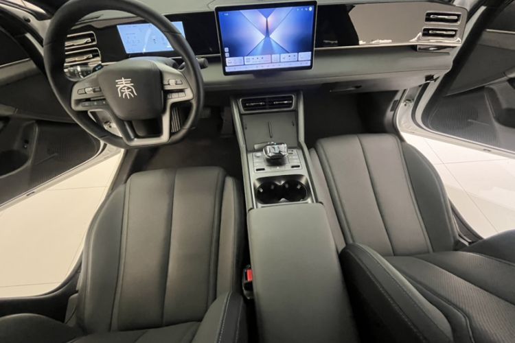 Used BYD Qin L 2025 DM-i Smart Drive 80KM Leading Model Left Front Seat