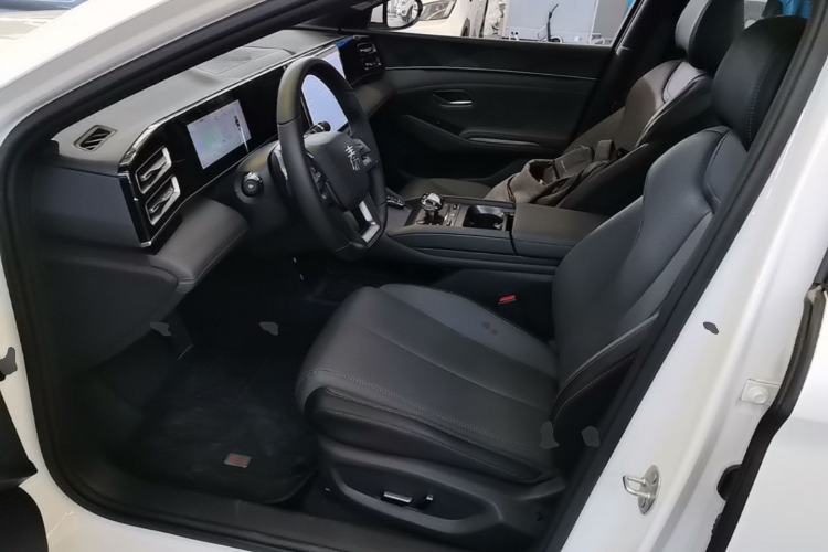 Used BYD Qin L 2025 DM-i Smart Drive 120KM Superior Model Left Front Seat