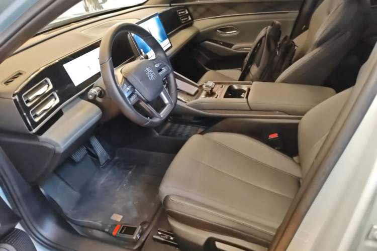Used BYD Qin L 2025 DM-i Smart Drive 80KM Leading Model Left Front Seat