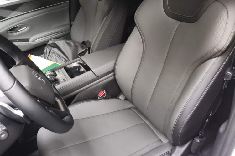 Used BYD Qin L 2025 DM-i Smart Drive 120KM Superior Model Left Front Seat
