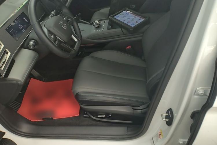 Used BYD Qin L 2025 DM-i Smart Drive 120KM Leading Model Left Front Seat