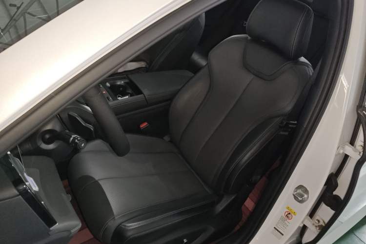 Used BYD Qin L 2025 DM-i Smart Drive 120KM Superior Model Left Front Seat