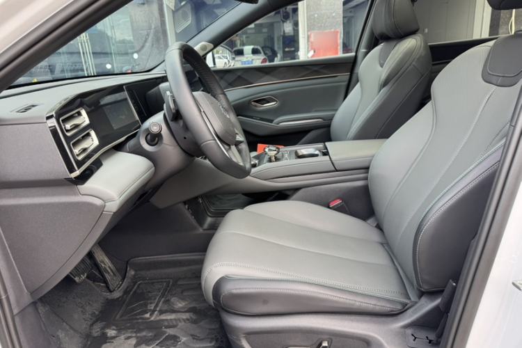 Used BYD Qin L 2025 DM-i Smart Drive 120KM Superior Model Left Front Seat