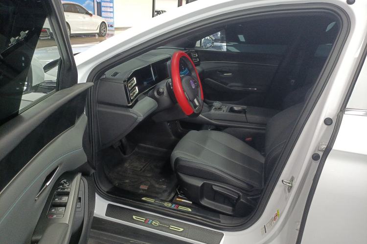 Used BYD Qin L 2025 DM-i Smart Drive 80KM Leading Model Left Front Seat