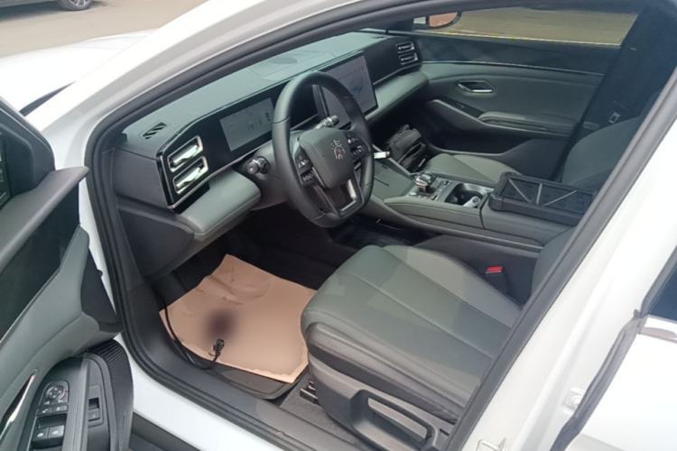Used BYD Qin L 2025 DM-i Smart Drive 80KM Leading Model Left Front Seat