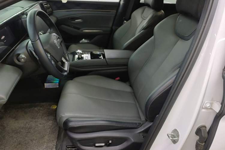 Used BYD Qin L 2025 DM-i Smart Drive 120KM Superior Model Left Front Seat