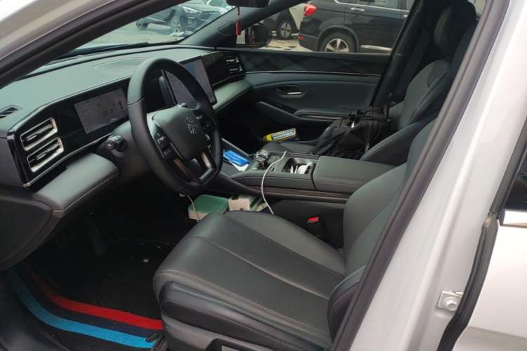 Used BYD Qin L 2025 DM-i Smart Drive 80KM Leading Model Left Front Seat