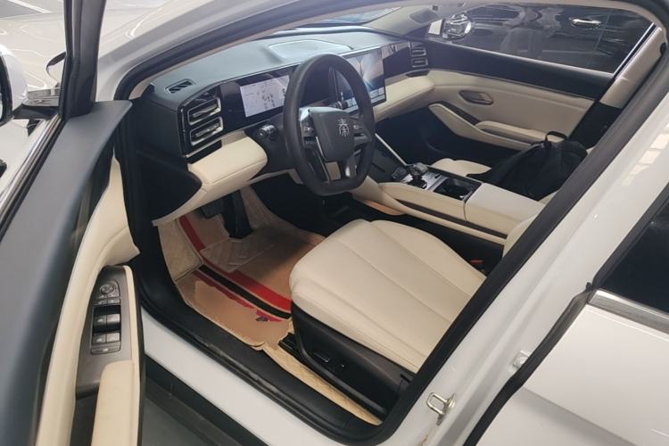 Used BYD Qin L 2025 DM-i Smart Drive 120KM Leading Model Left Front Seat