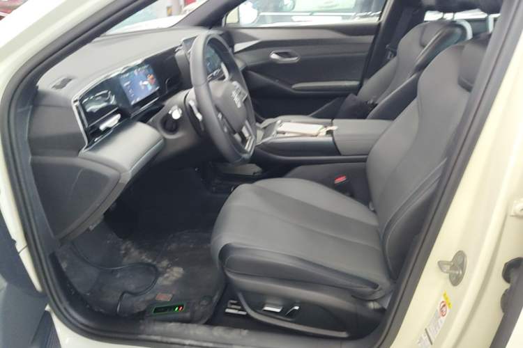 Used BYD Qin L 2025 EV 545KM Beyond Version Left Front Seat