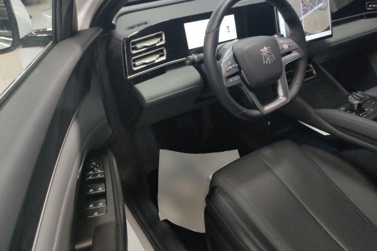 Used BYD Qin L 2025 DM-i Smart Drive 120KM Leading Model Left Front Seat