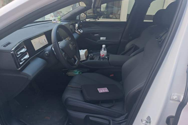 Used BYD Qin L 2025 DM-i Smart Drive 80KM Leading Model Left Front Seat