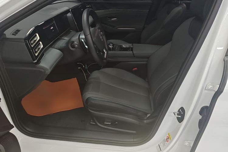 Used BYD Qin L 2025 DM-i Smart Drive 120KM Leading Model Left Front Seat