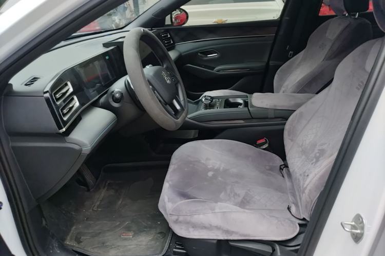Used BYD Qin L 2025 DM-i Smart Drive 80KM Leading Model Left Front Seat