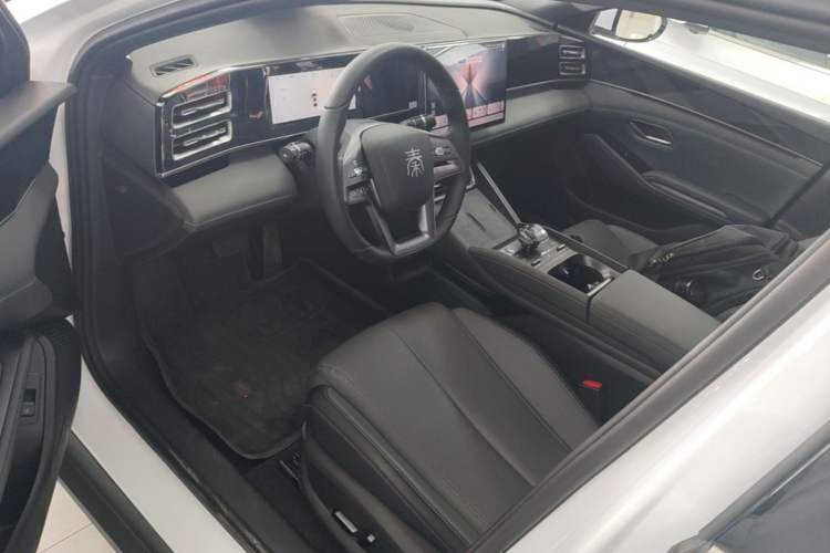 Used BYD Qin L 2025 DM-i Smart Drive 120KM Superior Model Left Front Seat