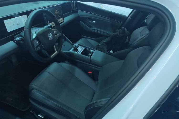 Used BYD Qin L 2025 DM-i Smart Drive 120KM Leading Model Left Front Seat