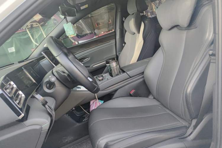 Used BYD Qin L 2025 DM-i Smart Drive 120KM Leading Model Left Front Seat