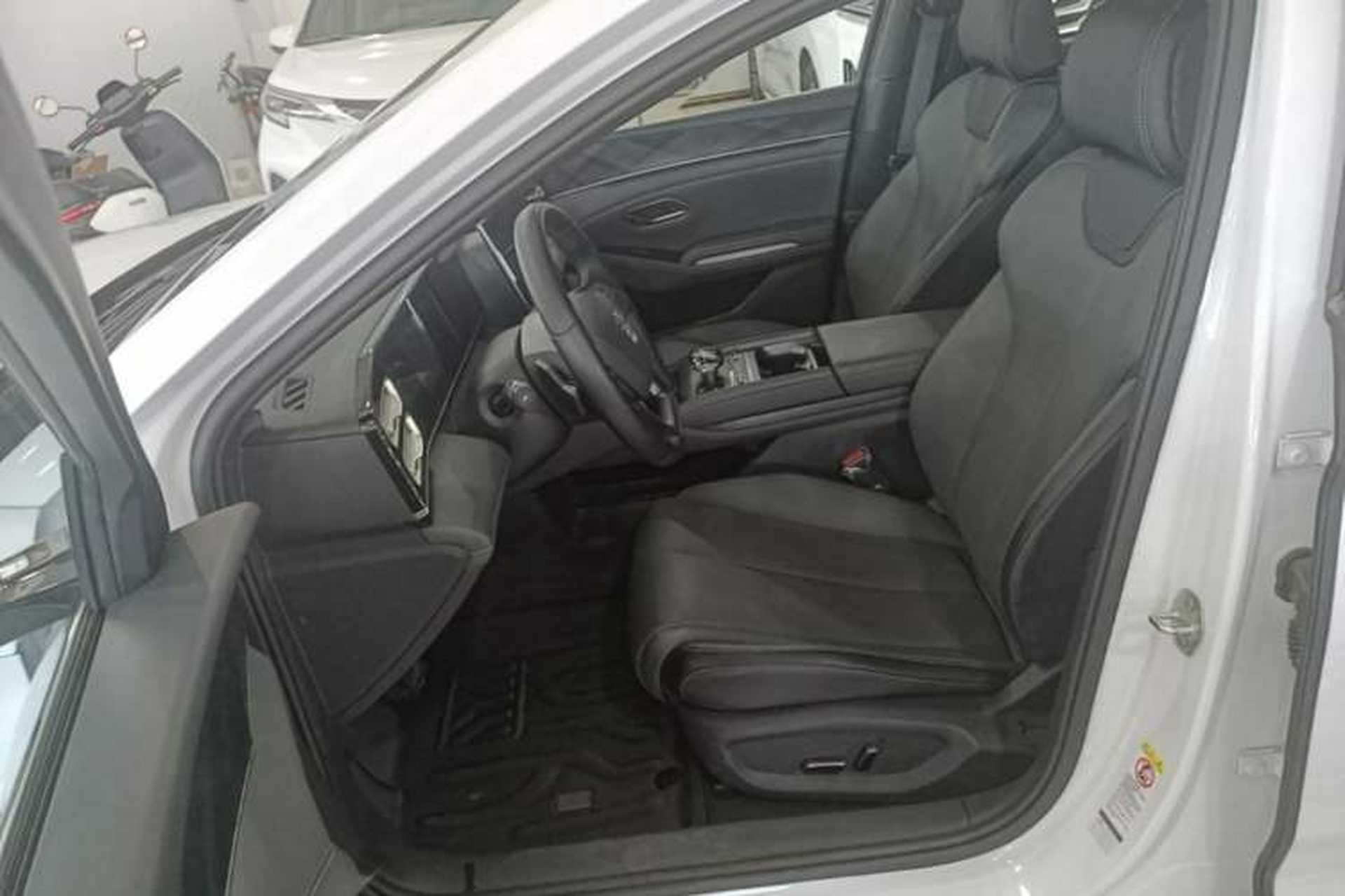 Used BYD Qin L 2025 DM-i Smart Drive 120KM Superior Model Left Front Seat