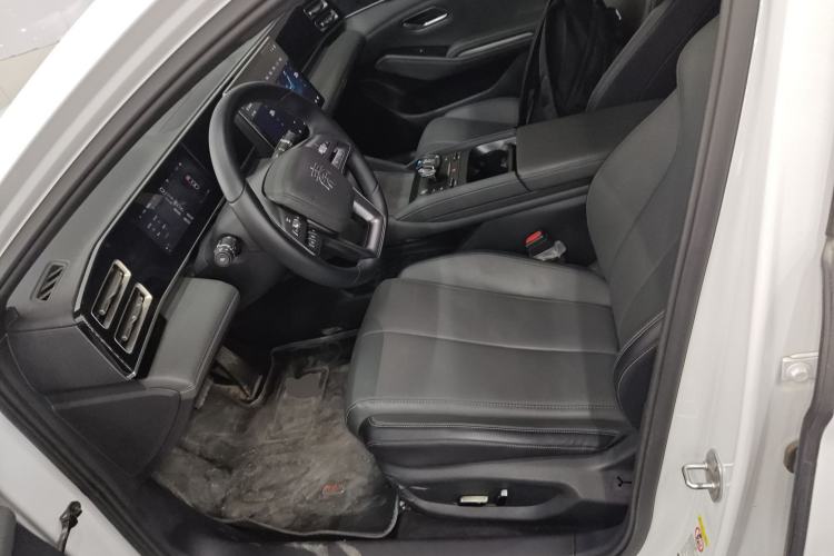 Used BYD Qin L 2025 DM-i Smart Drive 120KM Superior Model Left Front Seat