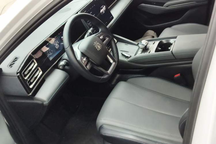 Used BYD Qin L 2025 DM-i Smart Drive 120KM Superior Model Left Front Seat