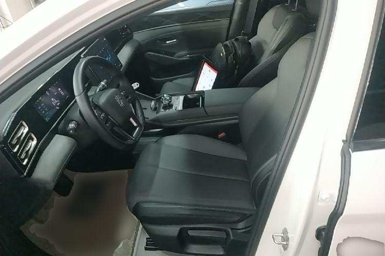 Used BYD Qin L 2025 DM-i Smart Drive 80KM Leading Model Left Front Seat