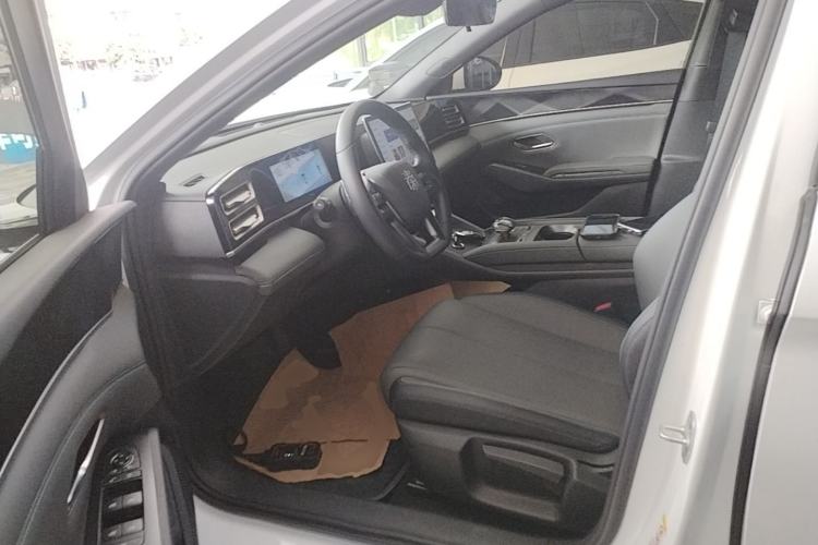 Used BYD Qin L 2025 DM-i Smart Drive 80KM Leading Model Left Front Seat
