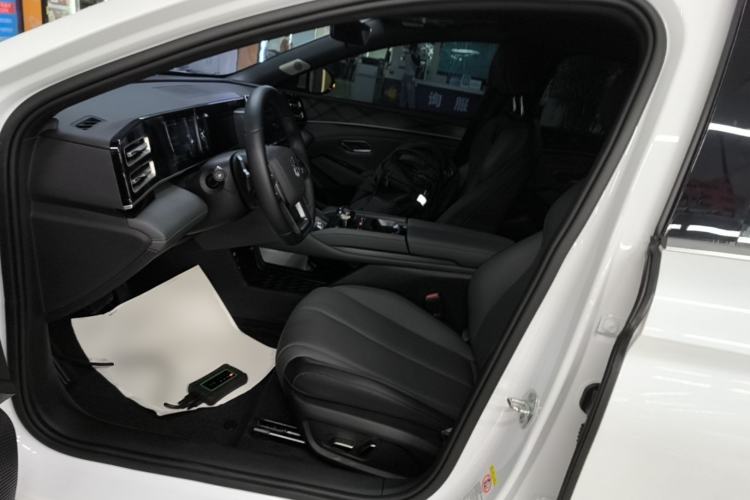 Used BYD Qin L 2025 DM-i Smart Drive 120KM Leading Model Left Front Seat