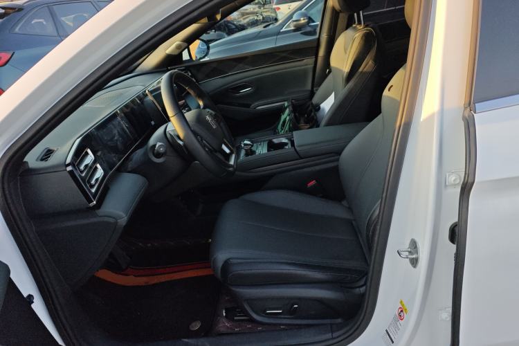 Used BYD Qin L 2025 DM-i Smart Drive 120KM Leading Model Left Front Seat