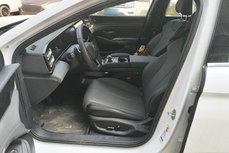 Used BYD Qin L 2025 DM-i Smart Drive 120KM Superior Model Left Front Seat