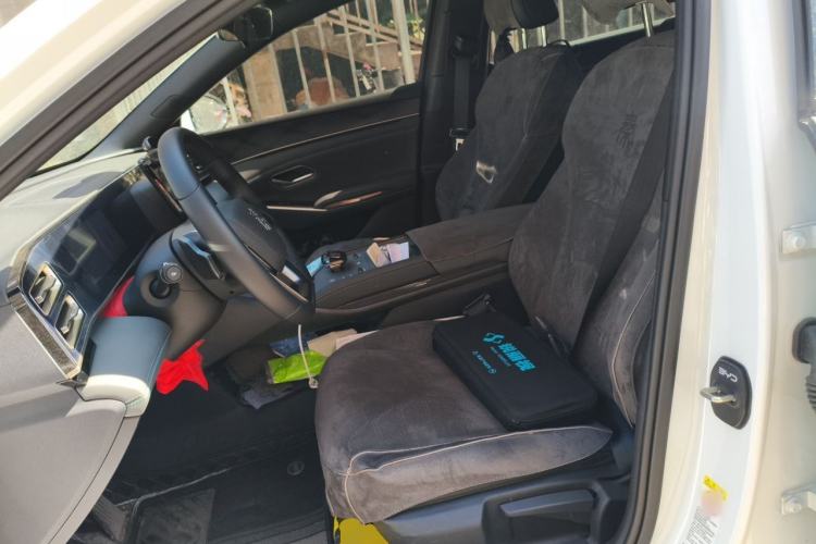 Used BYD Qin L 2025 DM-i Smart Drive 80KM Leading Model Left Front Seat