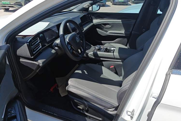 Used BYD Qin L 2025 DM-i Smart Drive 80KM Superior Model Left Front Seat