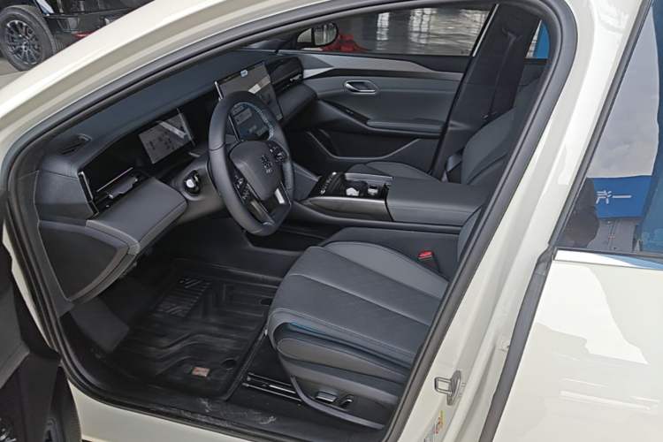 Used BYD Qin L 2025 EV 545KM Cloud Suspension Edition Left Front Seat