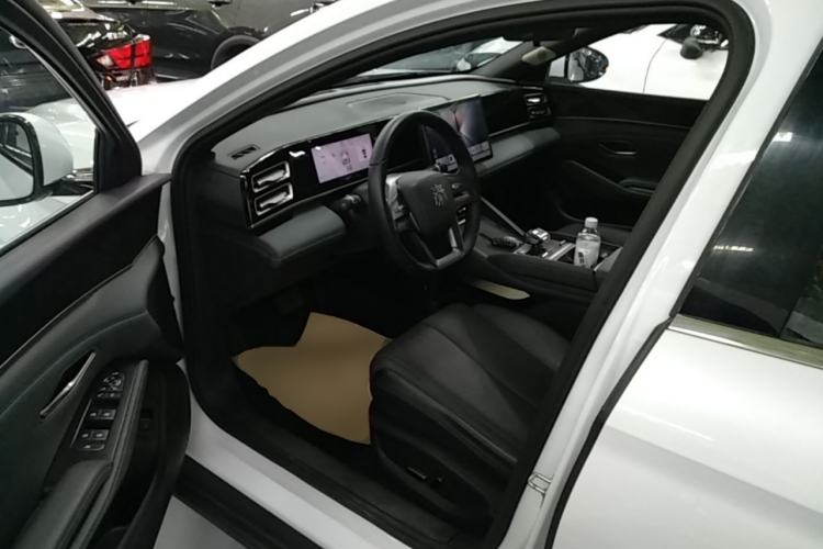 Used BYD Qin L 2025 DM-i Smart Drive 120KM Superior Model Left Front Seat