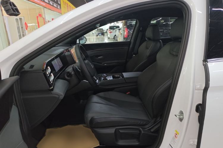Used BYD Qin L 2025 DM-i Smart Drive 80KM Leading Model Left Front Seat