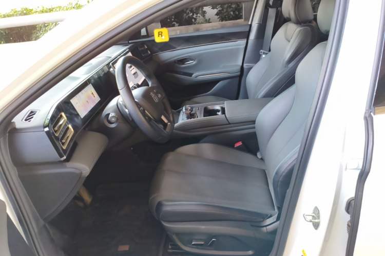 Used BYD Qin L 2025 DM-i Smart Drive 120KM Leading Model Left Front Seat