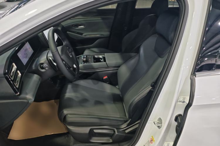 Used BYD Qin L 2025 DM-i Smart Drive 80KM Leading Model Left Front Seat