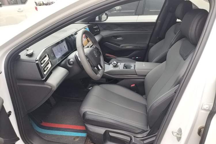 Used BYD Qin L 2025 DM-i Smart Drive 80KM Leading Model Left Front Seat