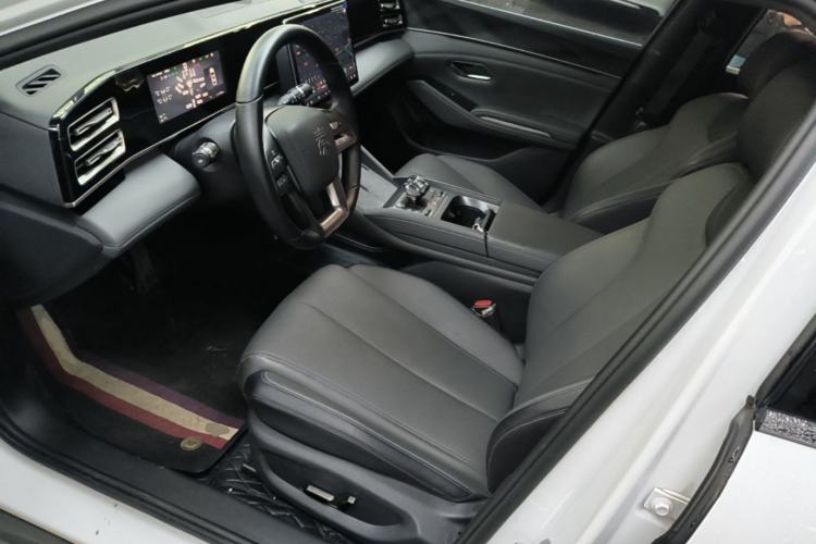 Used BYD Qin L 2025 DM-i Smart Drive 120KM Superior Model Left Front Seat