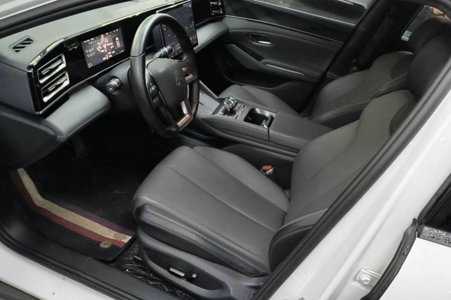 Used BYD Qin L 2025 DM-i Smart Drive 120KM Superior Model Left Front Seat