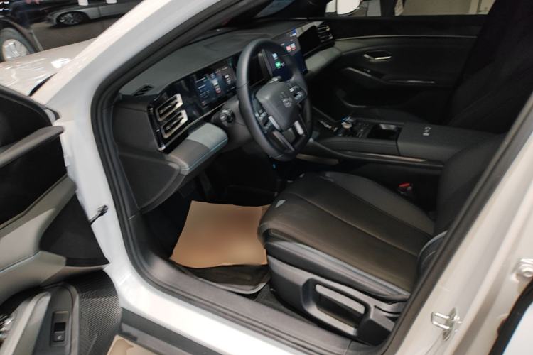 Used BYD Qin L 2025 DM-i Smart Drive 80KM Leading Model Left Front Seat