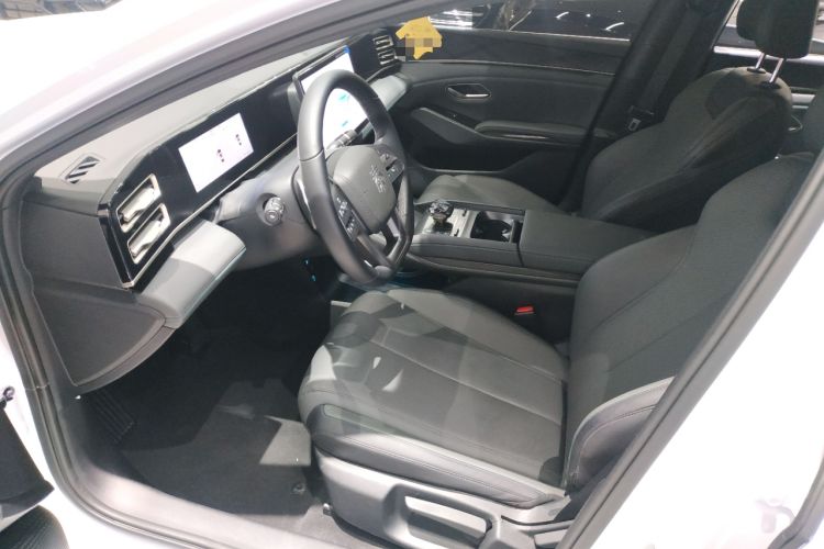 Used BYD Qin L 2025 DM-i Smart Drive 80KM Leading Model Left Front Seat