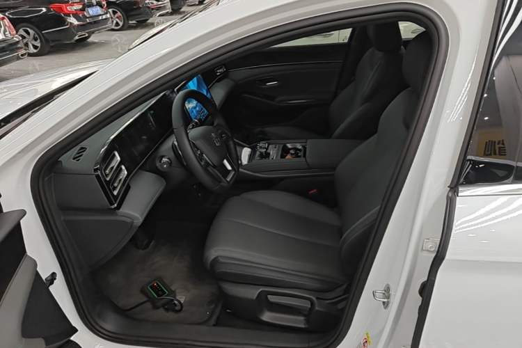 Used BYD Qin L 2025 DM-i Smart Drive 80KM Leading Model Left Front Seat