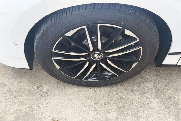 Used BYD Qin L 2025 EV 545KM Excellence Edition Left Front Wheel Hub