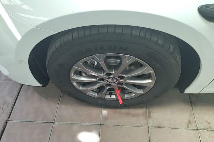 Used BYD Qin L 2025 DM-i Smart Drive 80KM Leading Model Left Front Wheel Hub