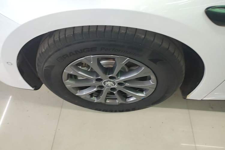 Used BYD Qin L 2025 DM-i Smart Drive 80KM Leading Model Left Front Wheel Hub