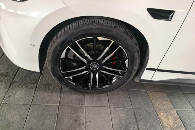 Used BYD Qin L 2025 EV 545KM Beyond Version Left Front Wheel Hub