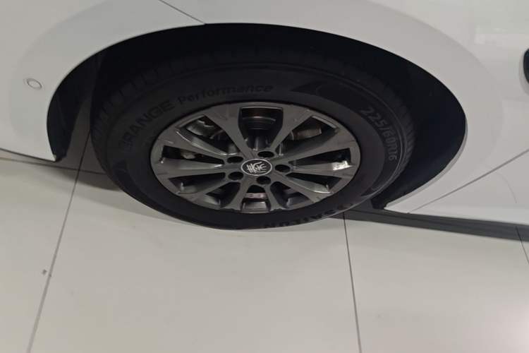 Used BYD Qin L 2025 DM-i Smart Drive 80KM Leading Model Left Front Wheel Hub