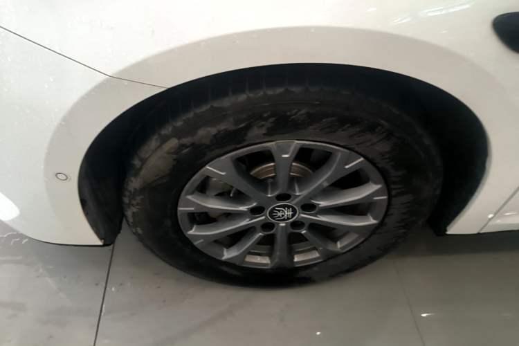 Used BYD Qin L 2025 DM-i Smart Drive 80KM Leading Model Left Front Wheel Hub