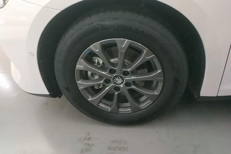 Used BYD Qin L 2025 DM-i Smart Drive 80KM Leading Model Left Front Wheel Hub