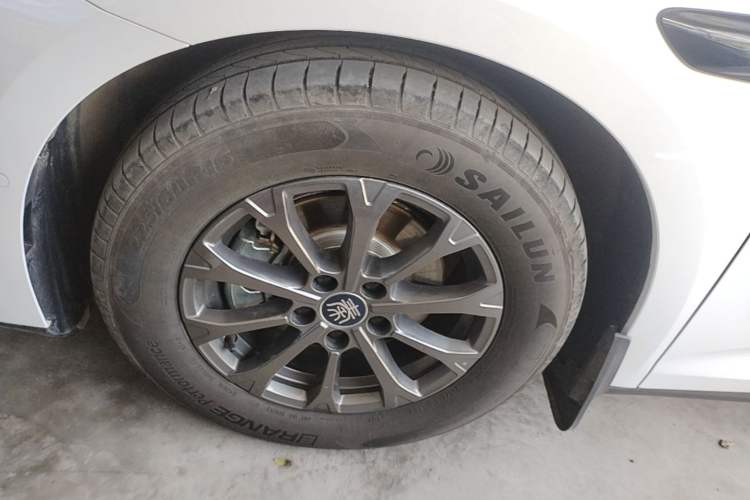 Used BYD Qin L 2025 DM-i Smart Drive 80KM Leading Model Left Front Wheel Hub